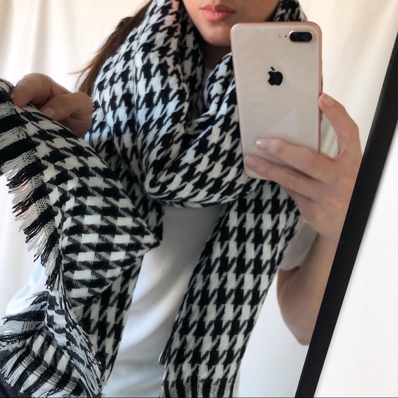 SOLD OUT — Houndstooth-Scarf - Picture 2 of 8